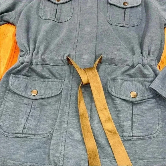 Cabellas blue snap front jacket with snap pockets and suede waist cincing belt - Picture 3 of 12